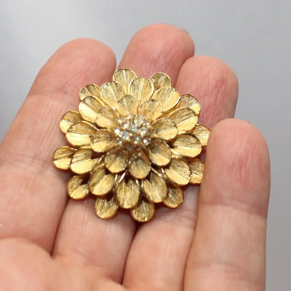 Vintage Golden Floral Design w/Rhinestone Center Brooch